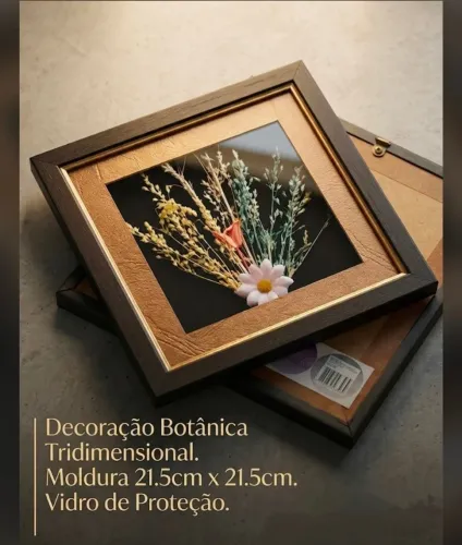 Lindo quadro botânico tridimensional com arranjo de flores e ramos secos.