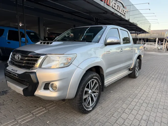Toyota Hilux CD SRV D4-d 4X4 3.0 TDI Diesel AUT 2013