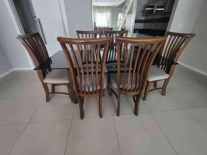 Mesa com 6 cadeiras