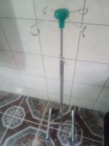 Tripé para soro hospitalar 