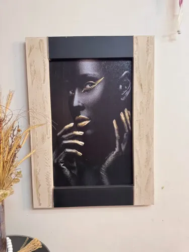 Vende-se Quadro - Rosto Preto e Dourado