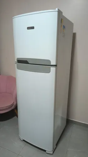 Geladeira semi nova funcionando perfeitamente