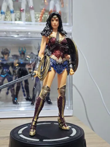 Estátua Wonder Woman Mulher Maravilha Liga da Justiça DC