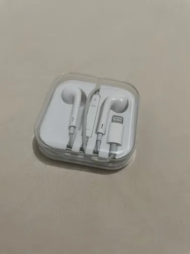 Fone Lightning para iPhone - Com Microfone e Controle de Volume