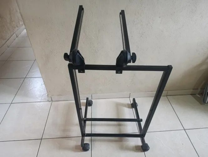 Rack para mesa de som e periféricos
