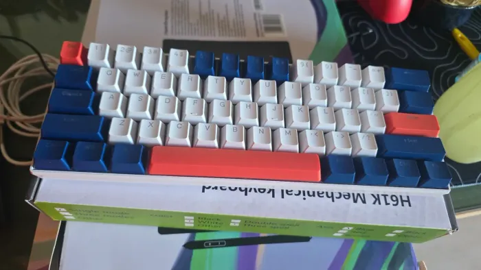 Teclado mecânico h61k