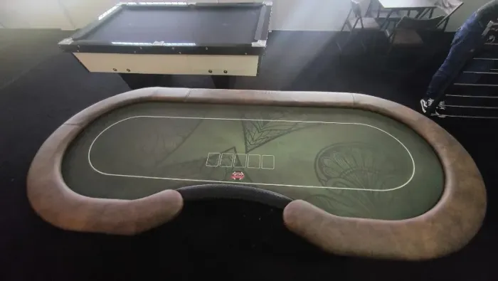 Mesa de poker dobrável