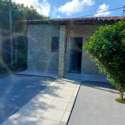 VENDO OU TROCO EXCELENTE CASA REFORMADA COM 2QTS E 1SUÍTE NO COND.ERNESTO GOMES MARANHÃO