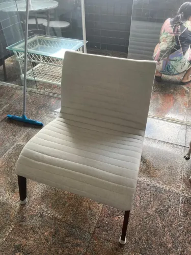 Par de Poltronas Decorativas Estofadas - Excelente Estado