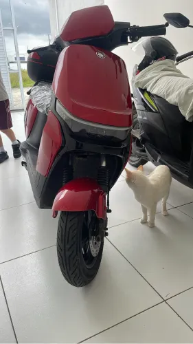 Moto elétrica super conservada