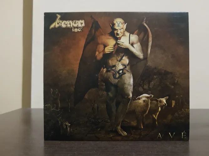 CDs Venom Inc