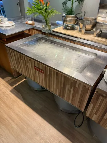 Pista refrigerada para saladas