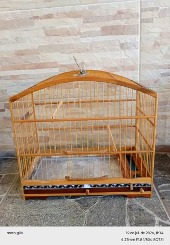 Três gaiolas passarinho
