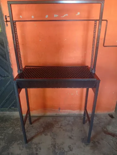 Vende-se churrasqueira chapa grossa grossa. Tamanho 70x 30