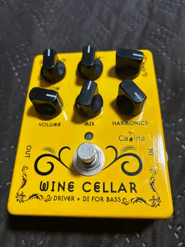 Pedal PréAmp/Drive Wine Cellar para Baixo