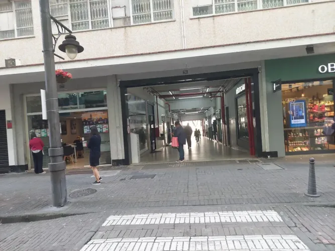 Apto Centro, amplo, reformado, Rua 16 de março, próximo de tudo - Petrópolis - RJ