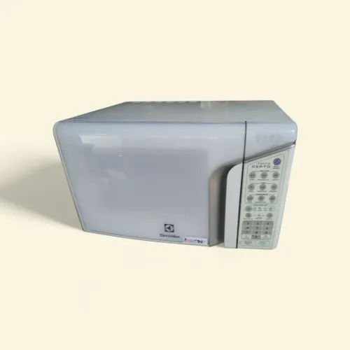 Microondas Eletrolux 31L funcionando perfeitamente.