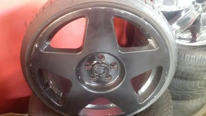 Roda aro 18 Volcano Tarmac Preta Volkswagen Fox 5X100 