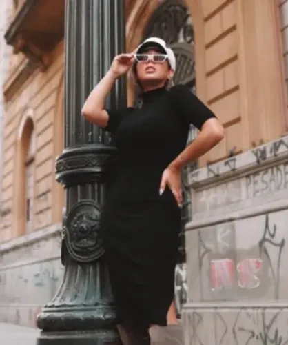 Vestido de tricô manga curta 