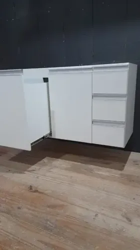 Vendo Armario de Banheiro Novo em MDF com cesto de roupa suja 