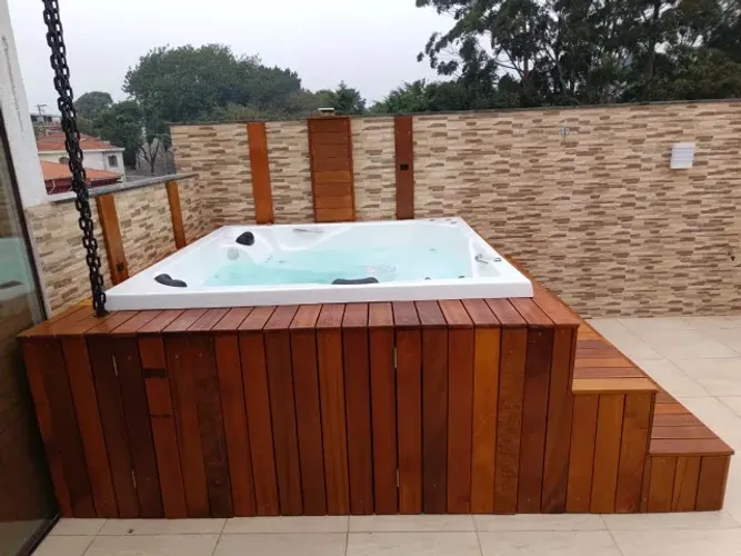 Spa quadrado para 5 pessoas