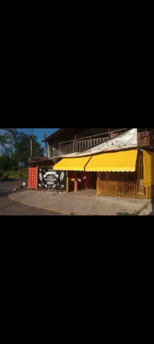 Toldo cortina retrátil.   *