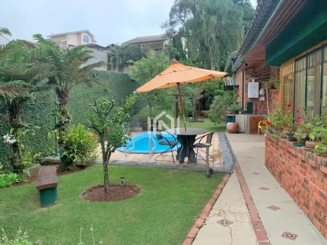 Casa térrea estilo chácara à venda no condomínio Paysage Serein.