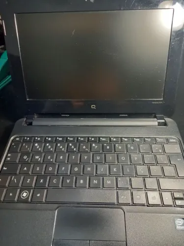 Netibook mini HP Compaq com defeito no teclado. 