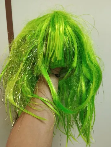 Perucas verde, loiro e loiro escuro carnavalGuaianases