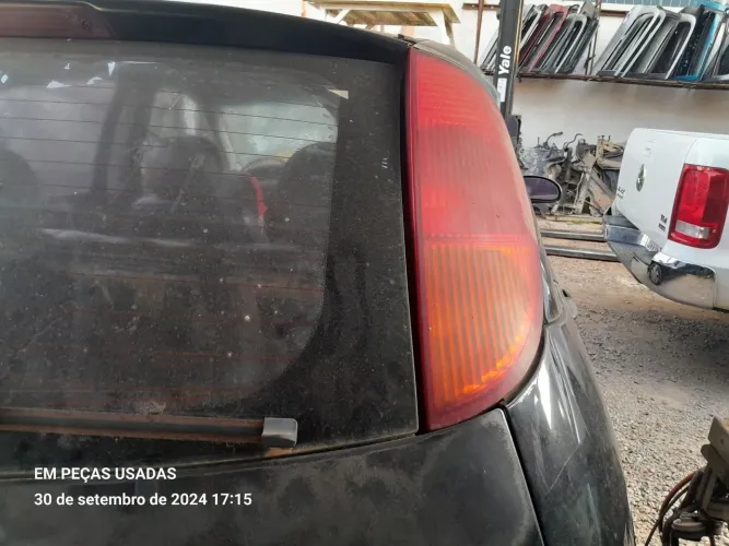 Lanterna traseira direita Ford Focus 2001