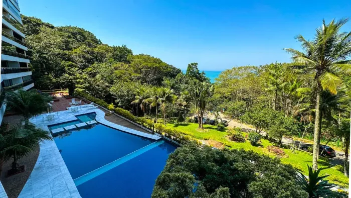 Apartamento À VENDA no condomínio Sorocotuba I - Guarujá.