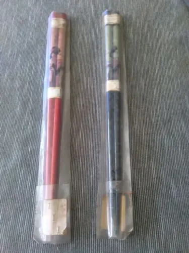 Par de hashis importados japoneses,  laqueado.