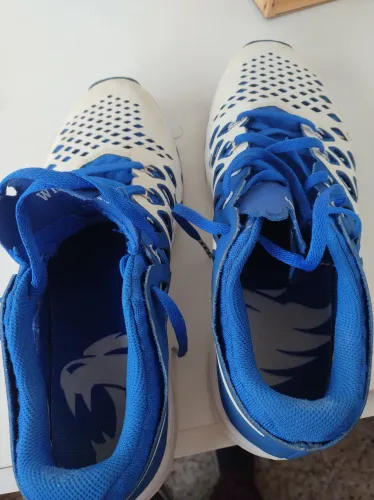 Tênis Esportivo Azul e Branco - Conforto e Estilo