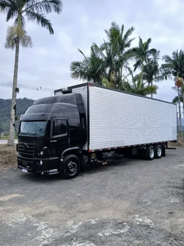 Caminha o VW 25250, baú 80 mts cúbicos.