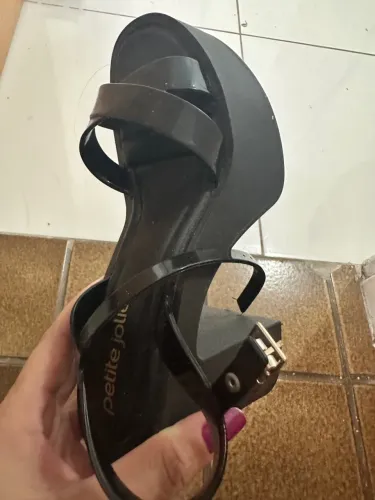 Sandália Plataforma Petite Jolie Preta 35