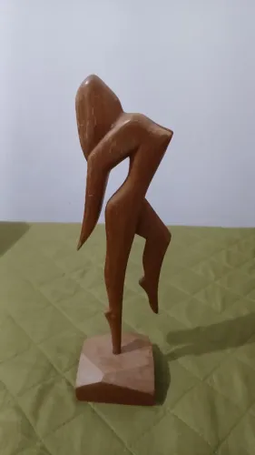 Escultura em madeira.