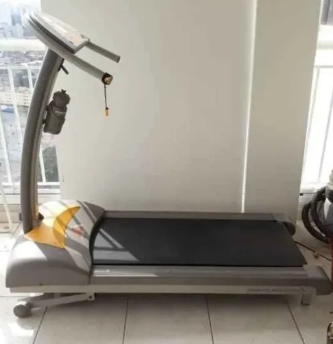 Esteira Athletic 410EE suporta 120kg sensor de batimentos cardíacos nível de inclinação
