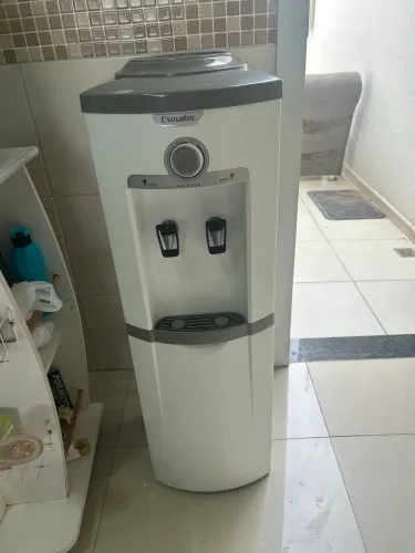 Bebedouro de água Smaltec de coluna