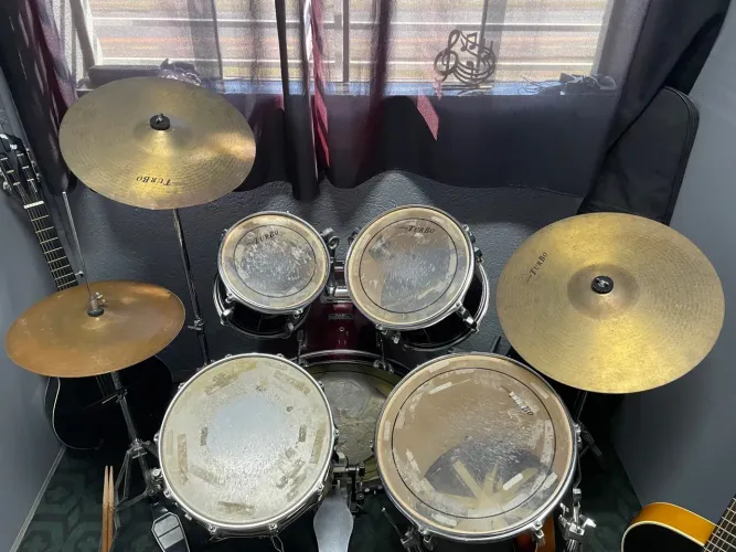 Bateria 3 Tons completa (com ferragem e pratos)