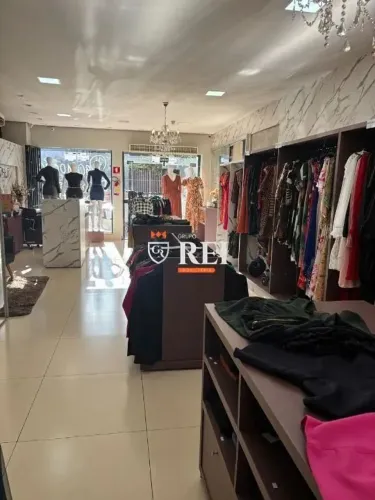 VENDE-SE MOBÍLIA + ROUPAS Oportunidade para empreendedores! Vende-se mobília completa e es