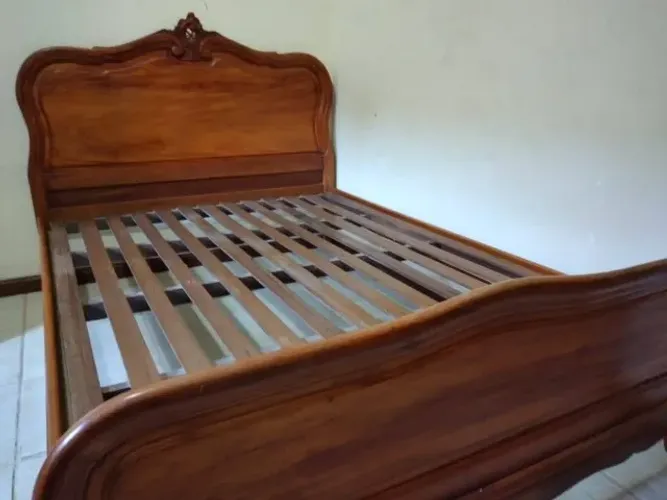 CAMA DE VIÚVA ANTIGA