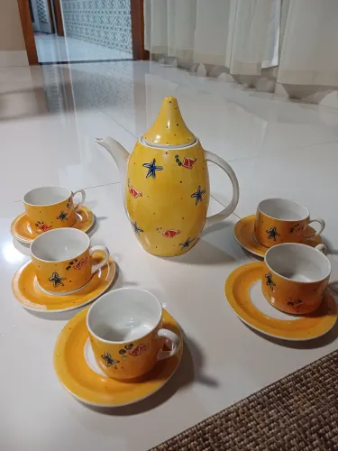Bule com tampa e xicaras e pires. Lote c 11 peças. Antiguidade