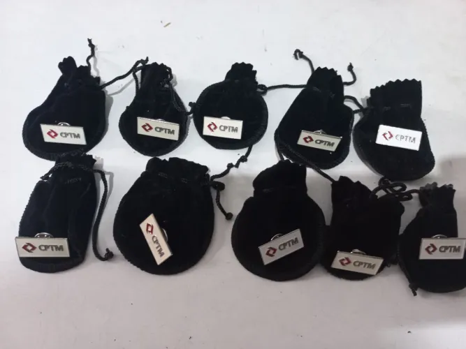 Pins de metal com logo CPTM são 83 peças 