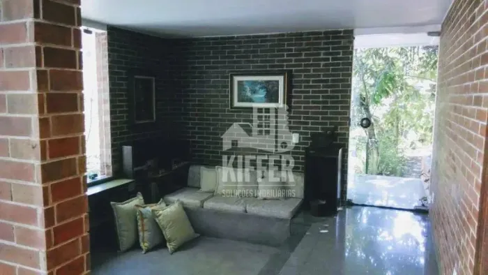 Casa Ampla de 380 m² em Santa Rosa 4 Quartos, 2 Suítes