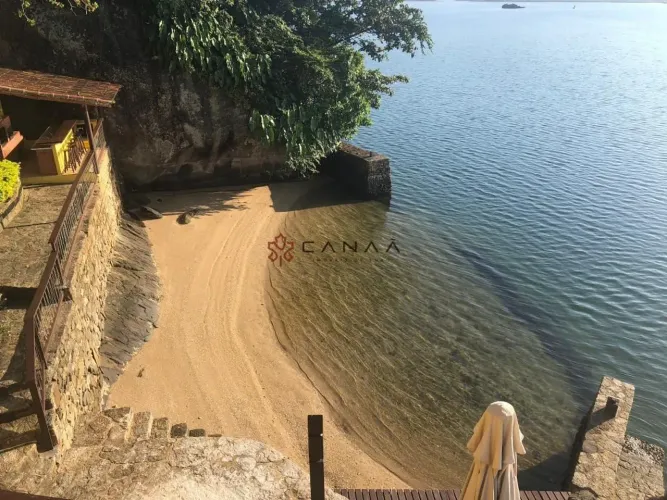 Linda mansão na ilha com praia privativa e vista espetacular, 5 quartos