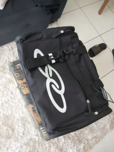Bolsa Esportiva Nova - Ideal para Treinos e Jogos