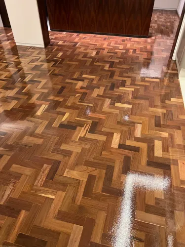 Revitalizamos seu piso deixamos novo de novo , venha fazer seu orçamento.