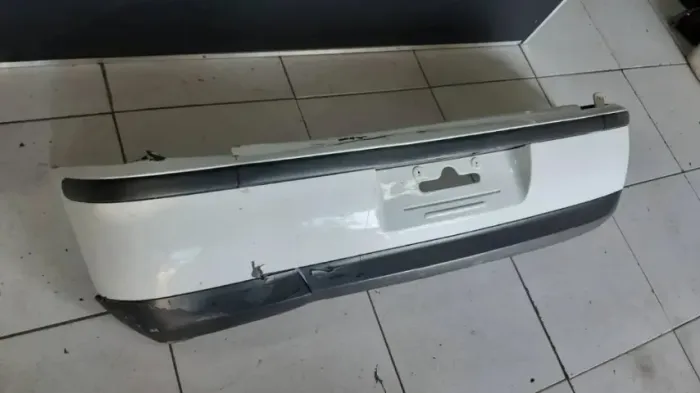 Parachoque traseiro Vw Gol G3 fase 1 com detalhe