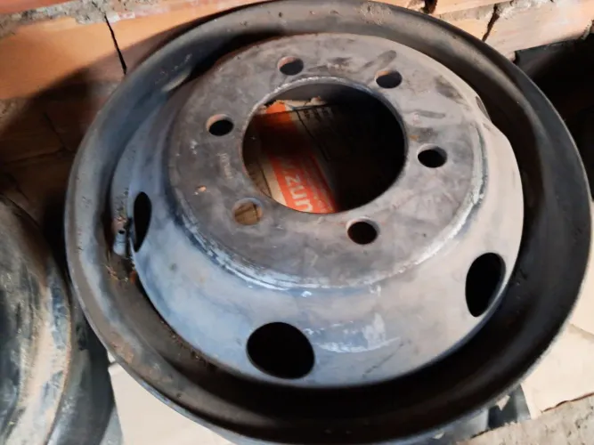 Roda de ferro aro 16 Iveco Daily preta 6 furos original 