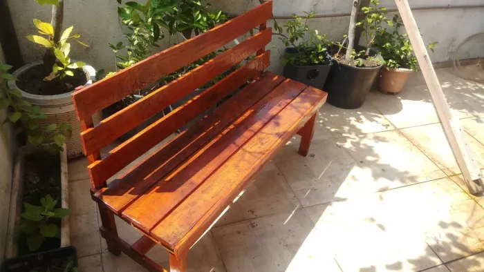 Banco de madeira rústico para jardim